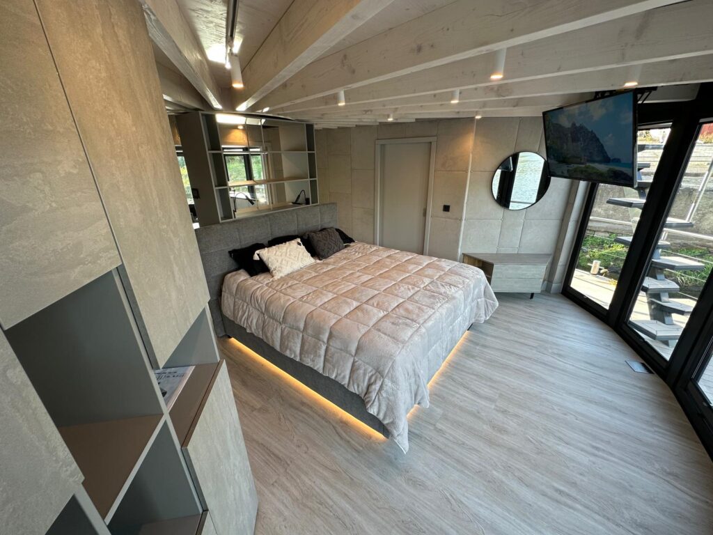 17m Interior 1