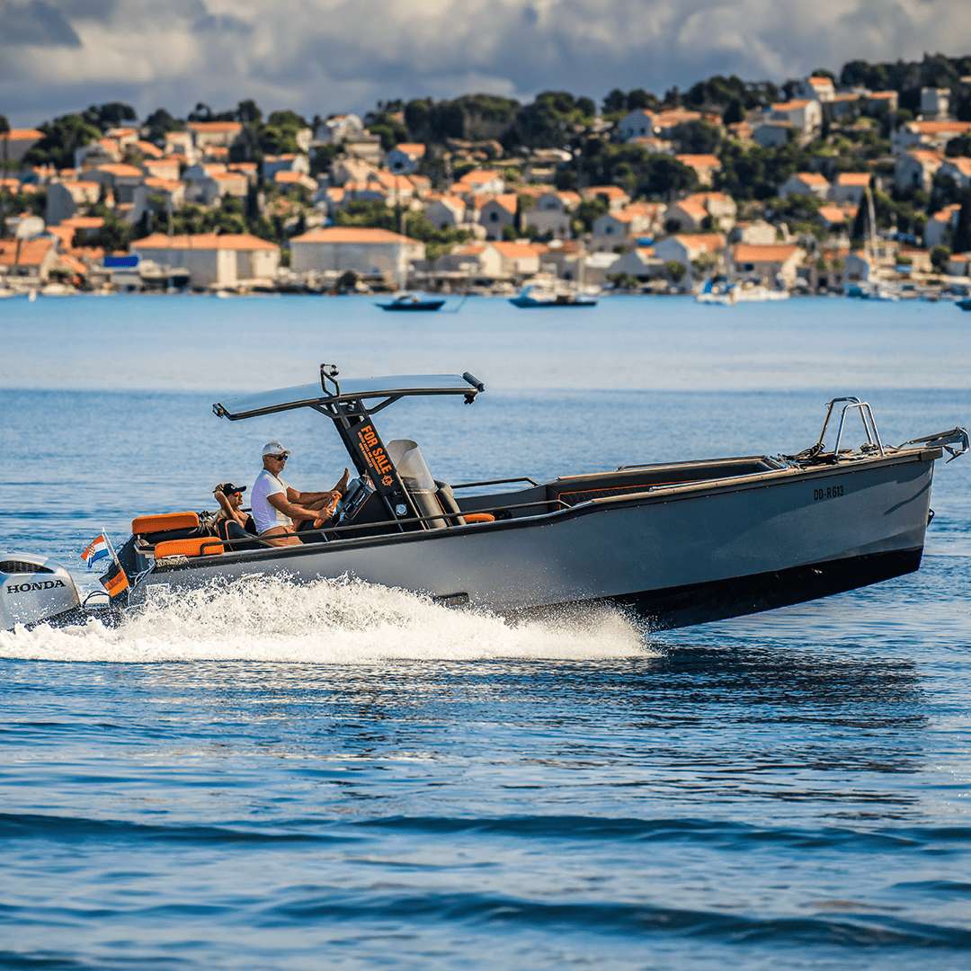 APEX 760 Speedboat 