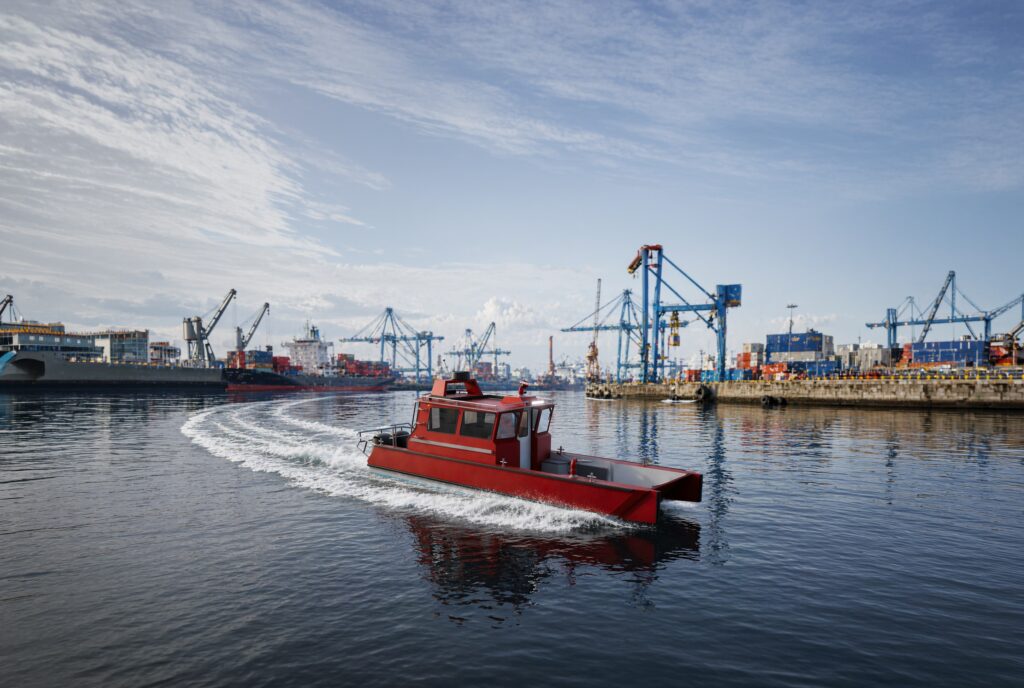 marine-firefighting-boat-defender-9