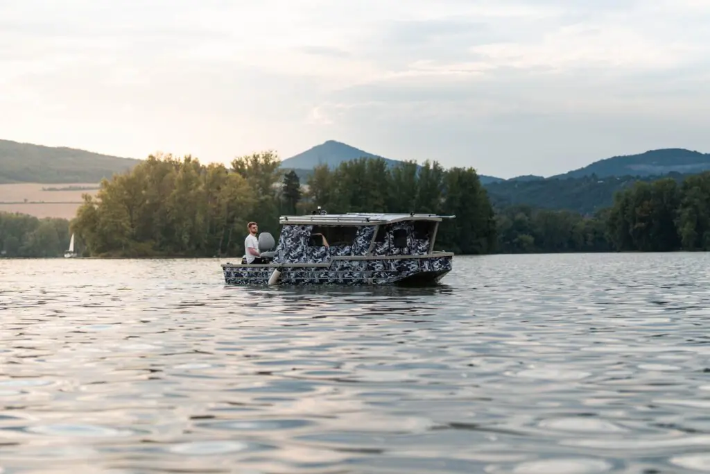 HAMMER 590 C: Aluminum Family Fishing Boat