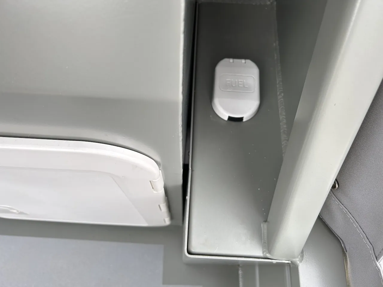 Built-in fuel tank (37 L)