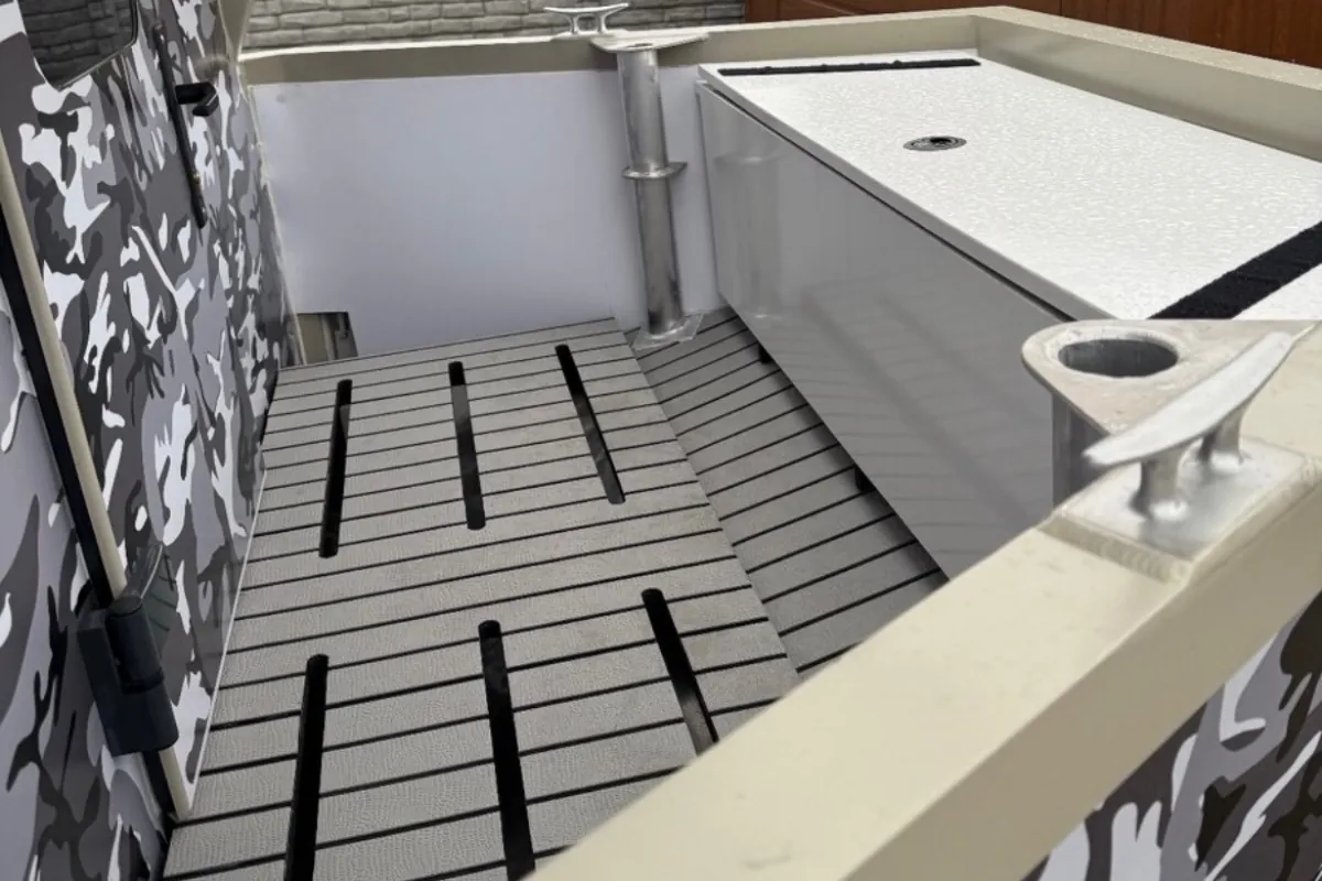 Complete deck covering (EVA deck): Bow, Stern, and Cabin
