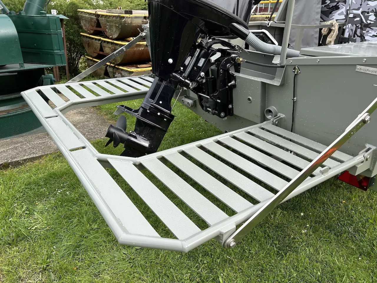 1x Folding bathing platform at stern
