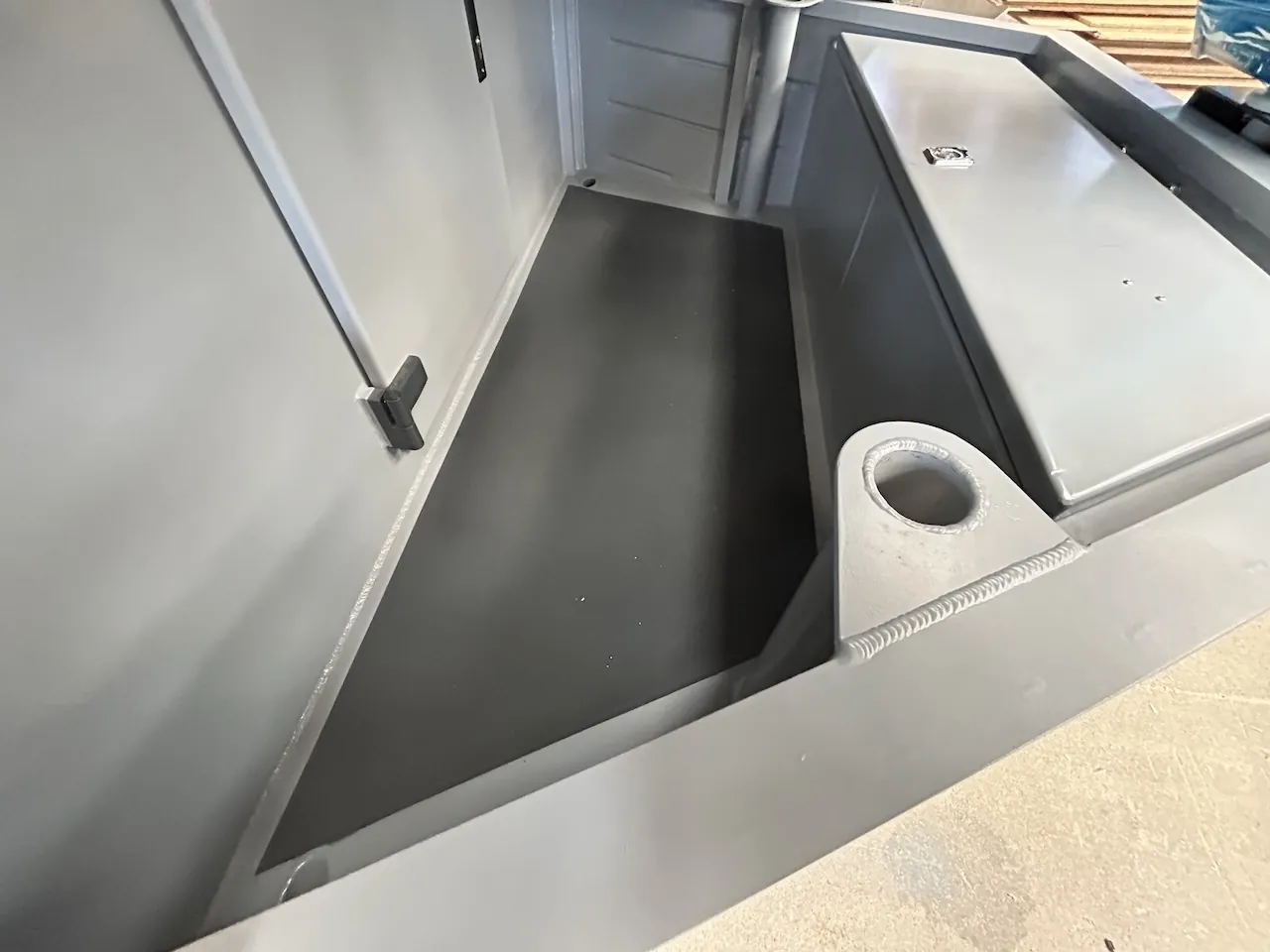 Anti-slip coating of exterior deck (bow/stern) and cabin (EVA deck)