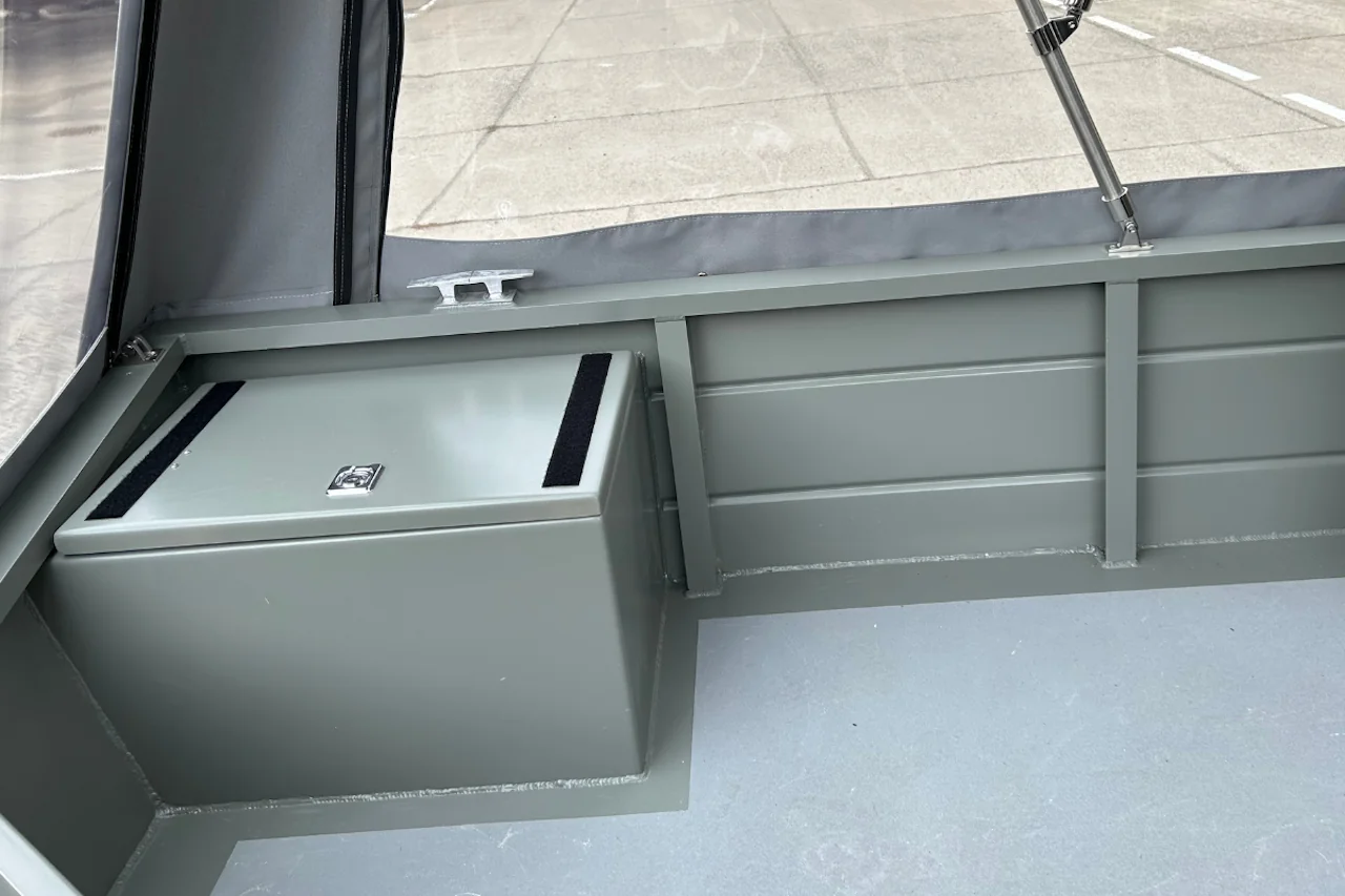 Storage box at the stern (price per unit)