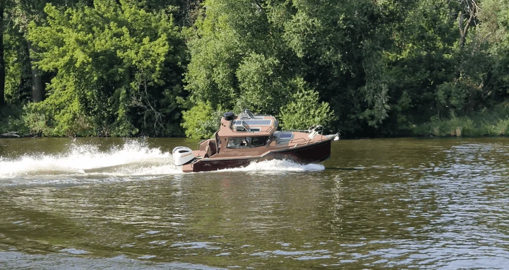 APEX 620 Aluminum Cabin Boat