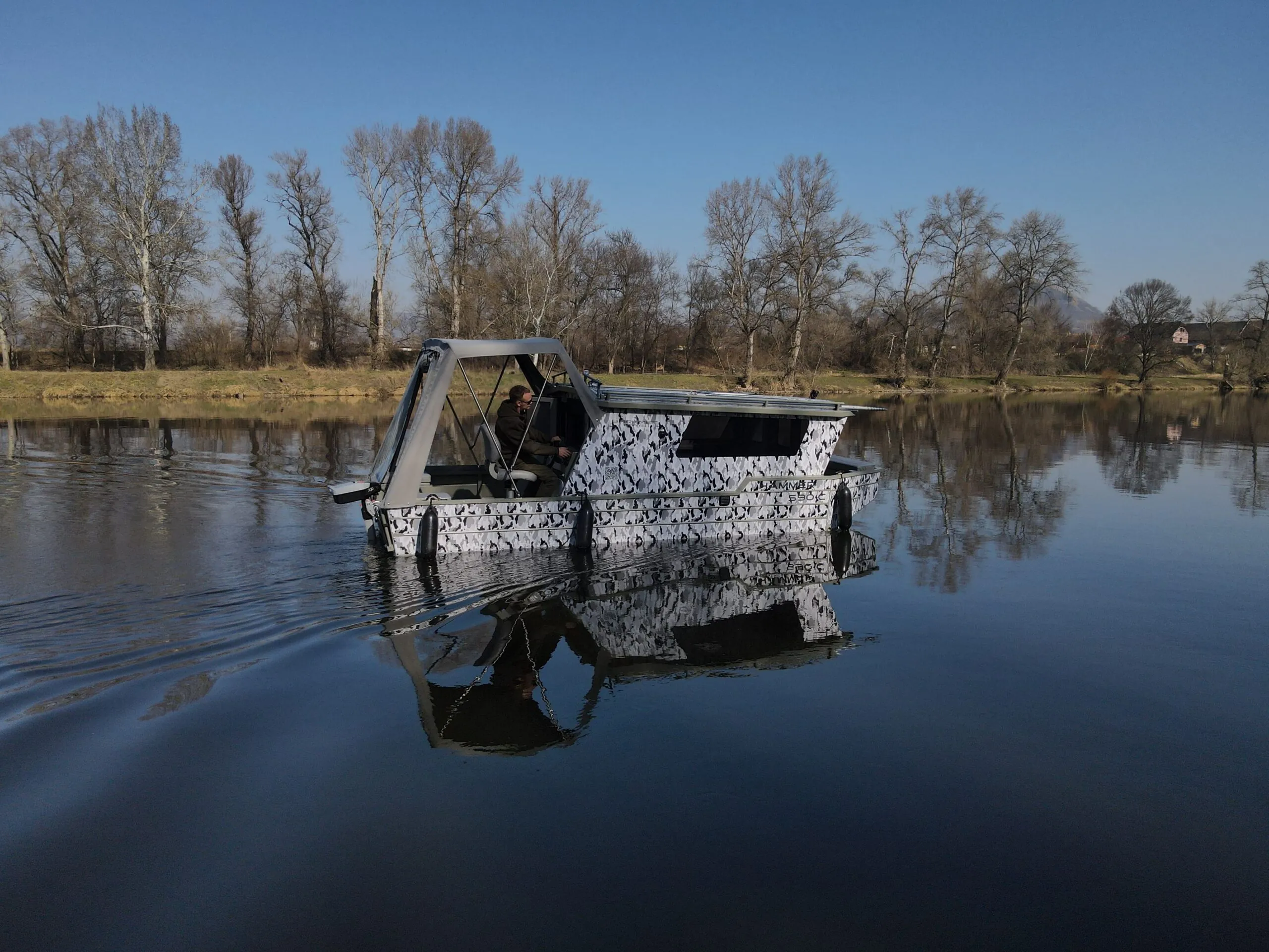 HAMMER 590 C: Aluminum Family Fishing Boat 