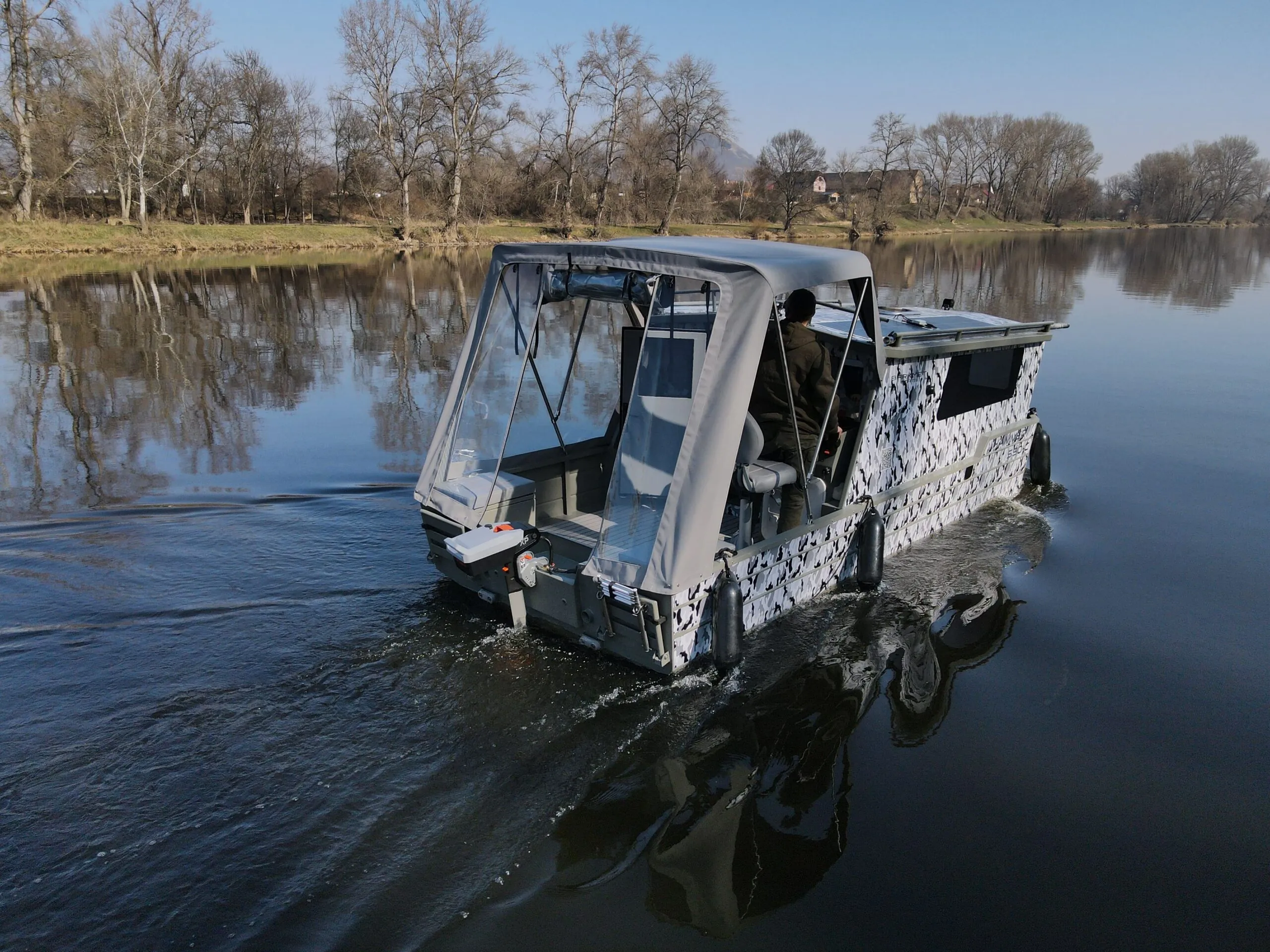 HAMMER 590 C: Aluminum Family Fishing Boat slide