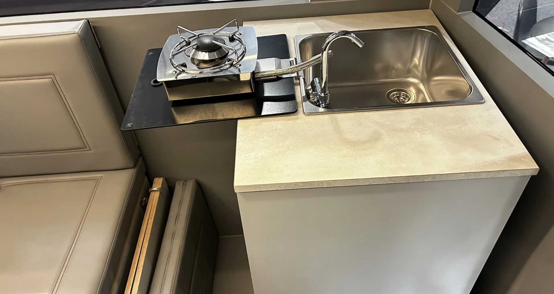 Aluminium Angelboot Kajütboot – HAMMER 599 PRO slide
