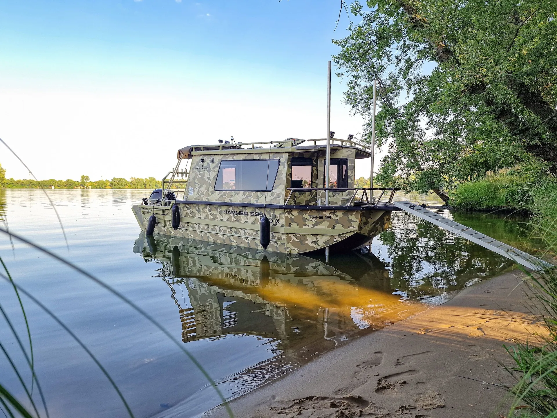 Aluminium Cabin Fishing Boat – HAMMER 599 PRO X slide