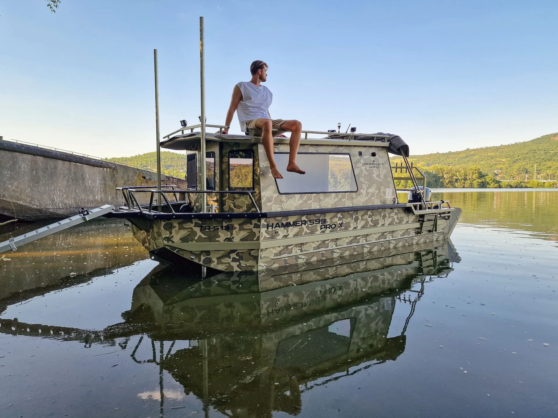 Aluminium Cabin Fishing Boat – HAMMER 599 PRO X slide