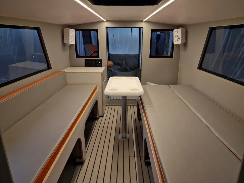 hammer-590-c-cabin-ambient-lighting
